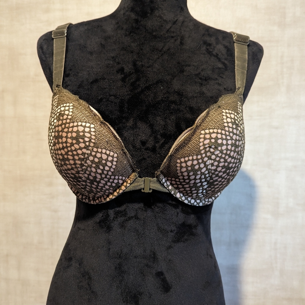 VICTORIA'S SECRET VERY SEXY FRONT HOOK 36C BRA